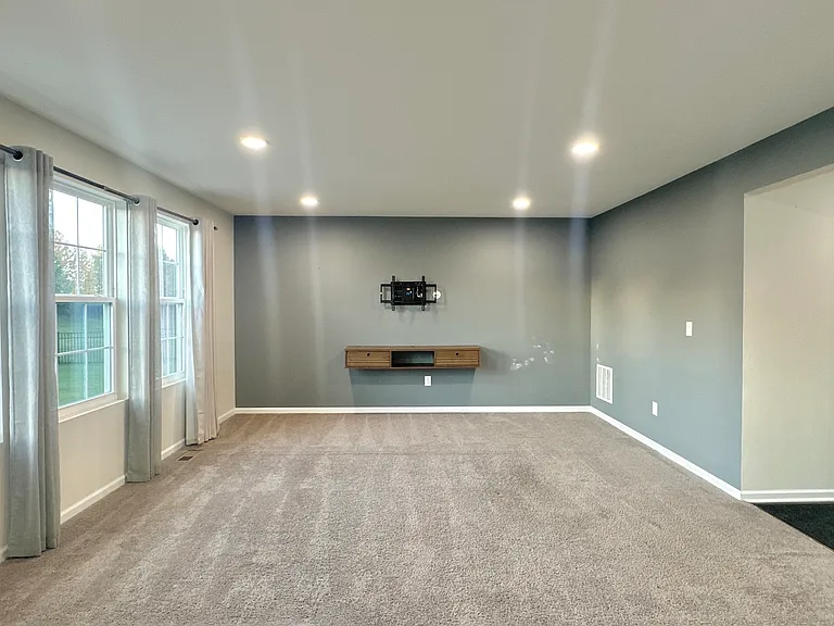 1931 Wren Rd — Photo 3