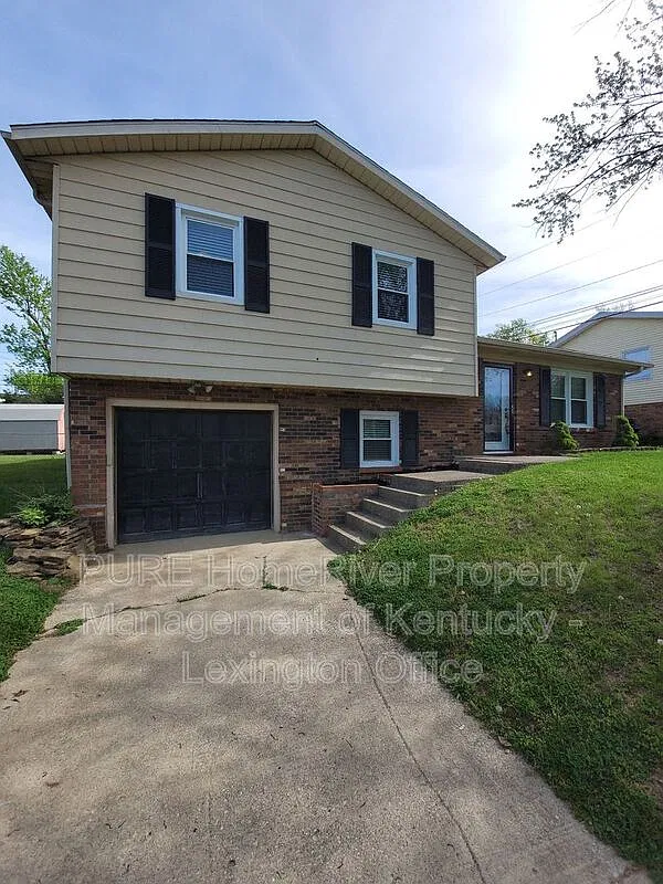 3 bed, 2.5 bath, 1420 sqft, $1,795 — Photo 1