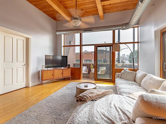 3rd image of 500 N Damen Ave APT 204
