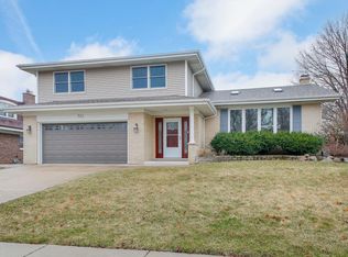 311 Langley Dr, Schaumburg, IL 60193