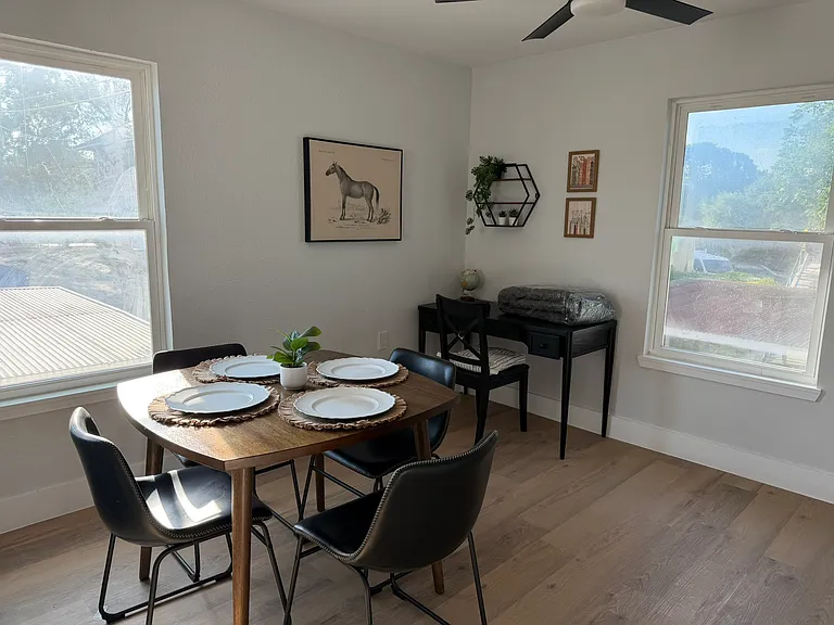 113 E Mistletoe Ave #1201 — Photo 4
