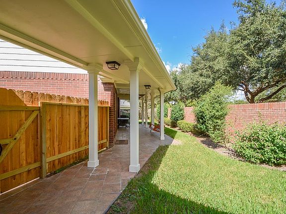 3rd image of 1403 Meadow Glade Ct