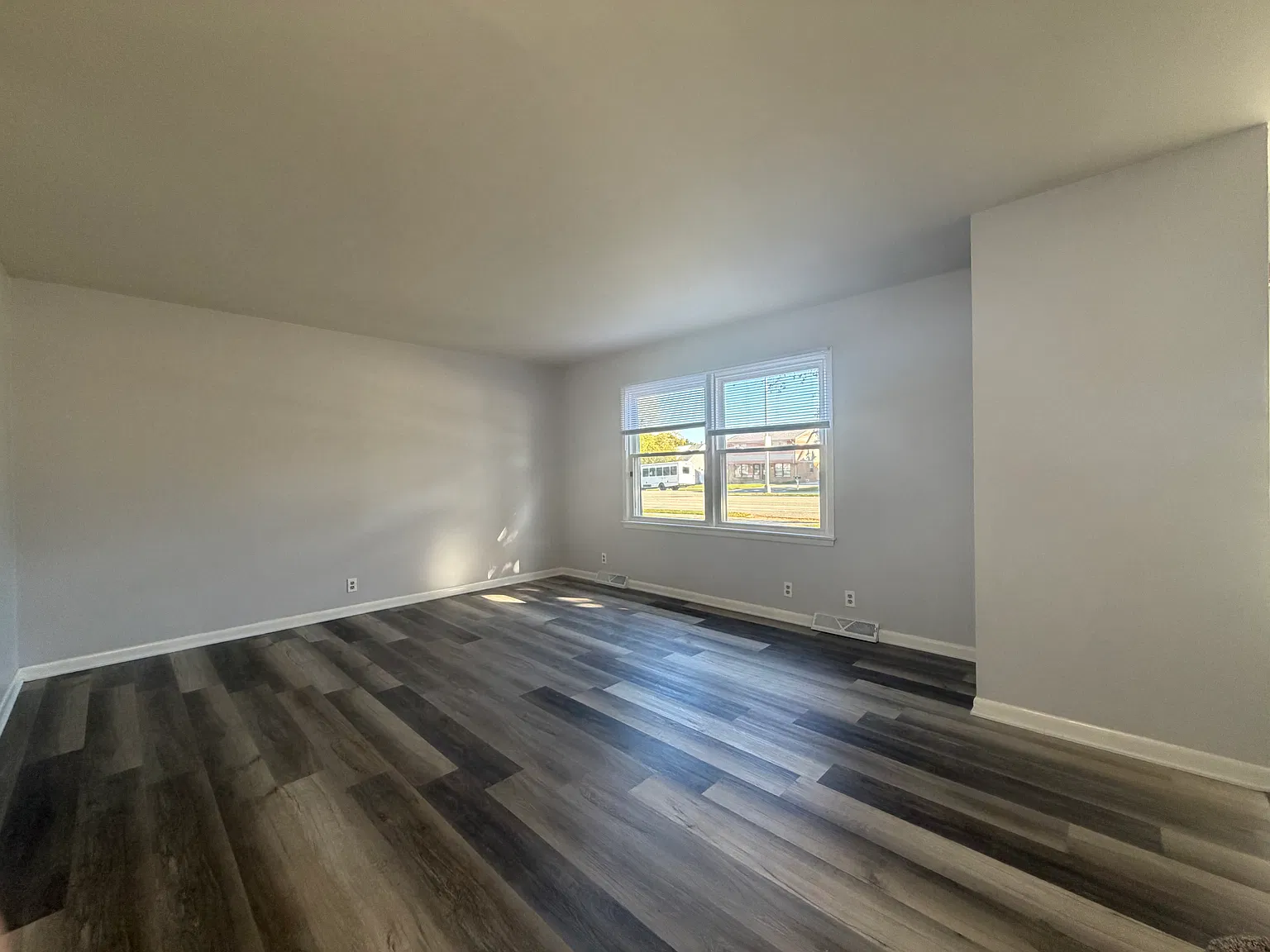 3 bed, 1.5 bath, 1135 sqft, $1,700 — Photo 2