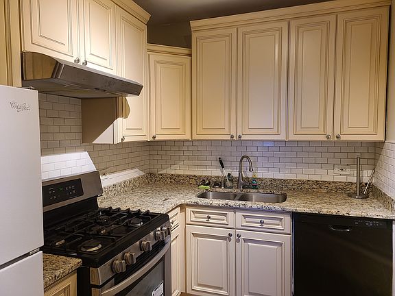 5th image of 45 River Dr S APT 3301