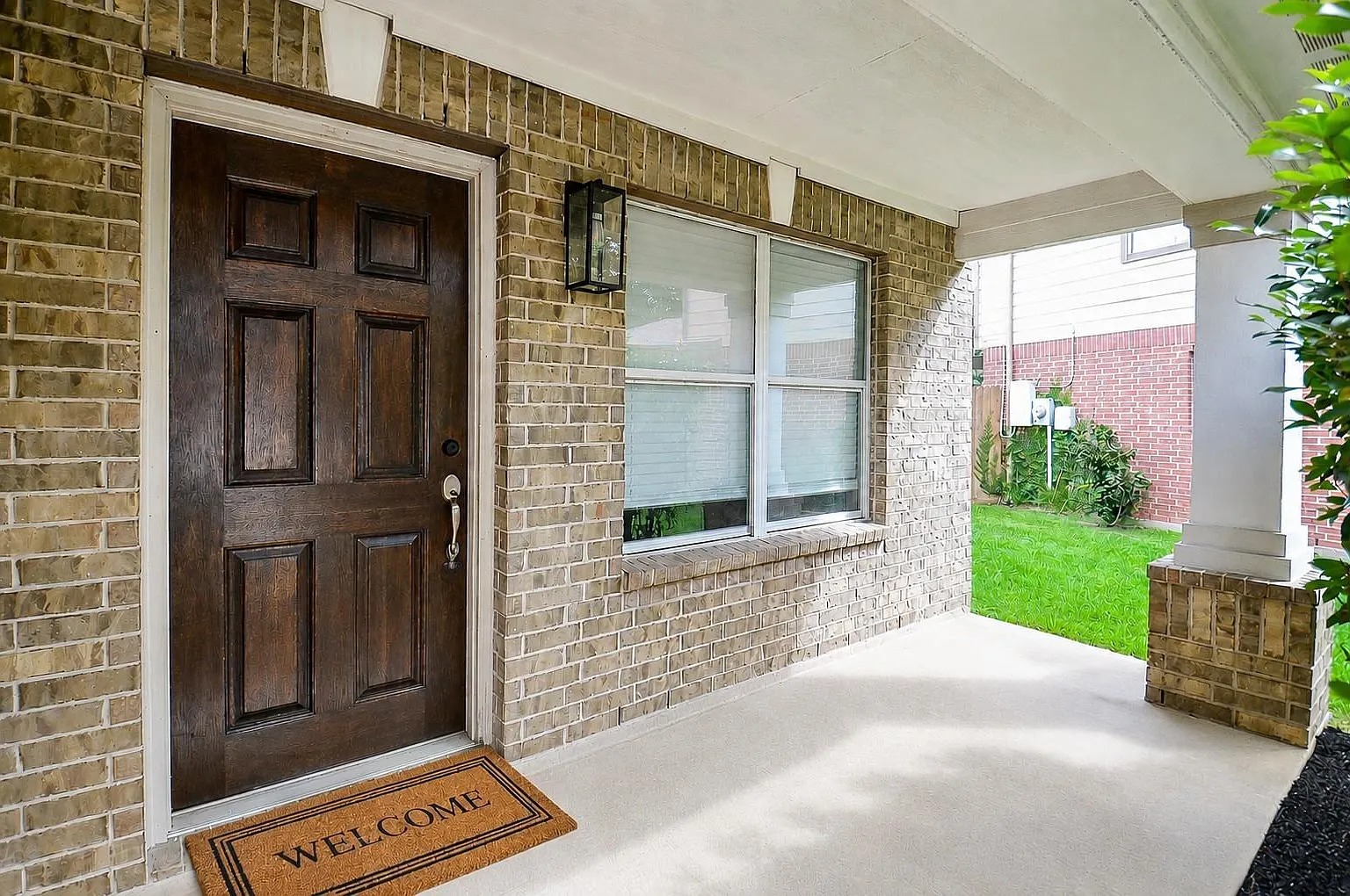 4 bed, 2.5 bath, 2660 sqft, $2,500 — Photo 2