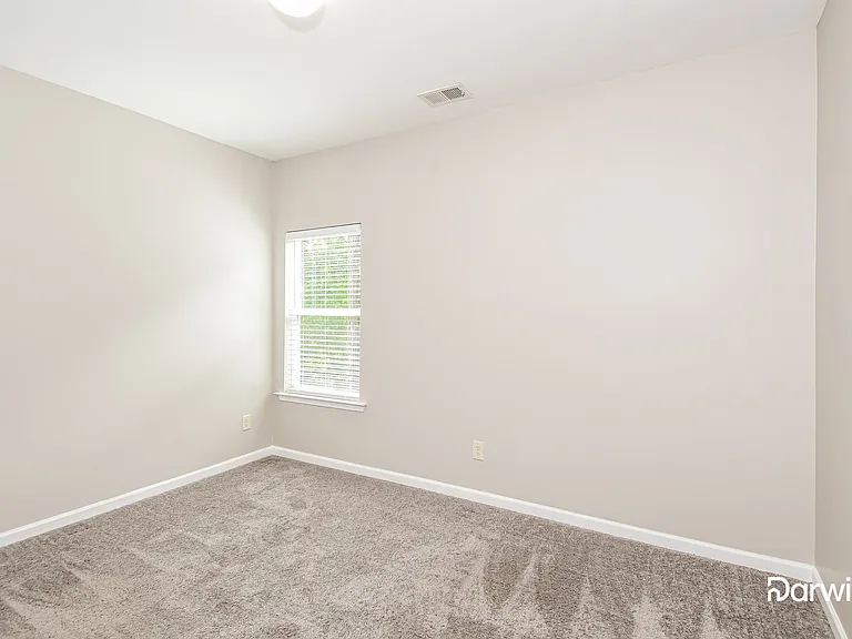 109 Cessna Dr — Photo 11