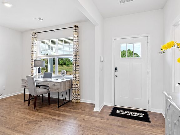 3rd image of 101 Slateford Cir