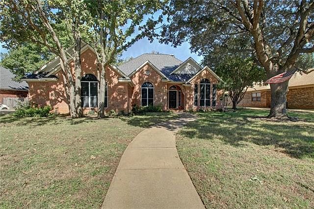 1st image of 34 Crestwood Dr