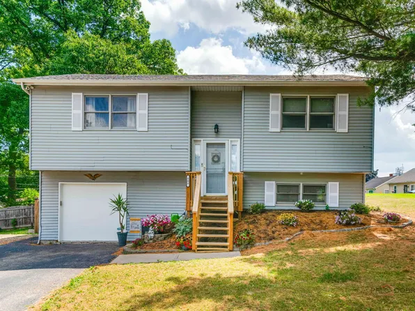 808 Peter St, McHenry, IL 60051