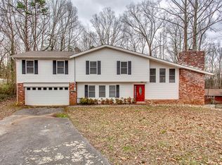 925 W Outer Dr, Oak Ridge, TN 37830