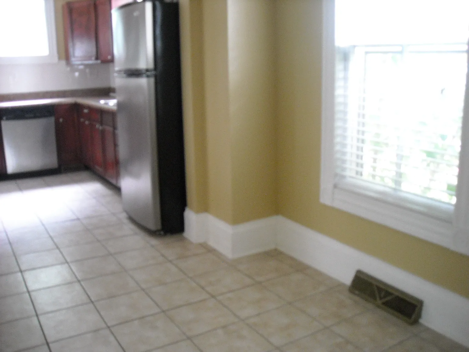 3 bed, 1.5 bath, 2275 sqft, $1,875 — Photo 4