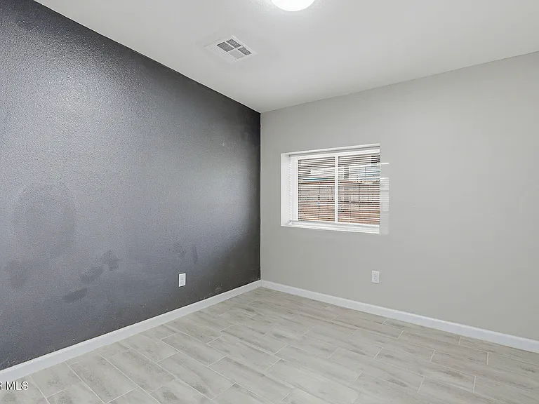 9207 Santa Rosalia Ct #B — Photo 15