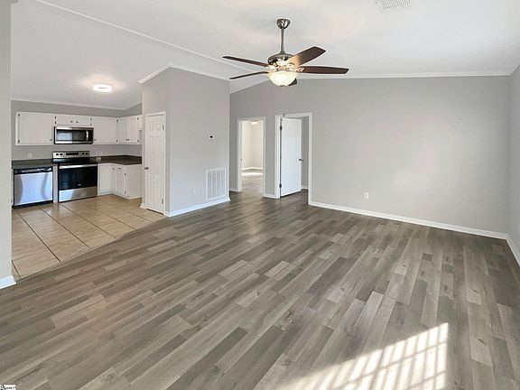 3rd image of 101 Caroway Ct