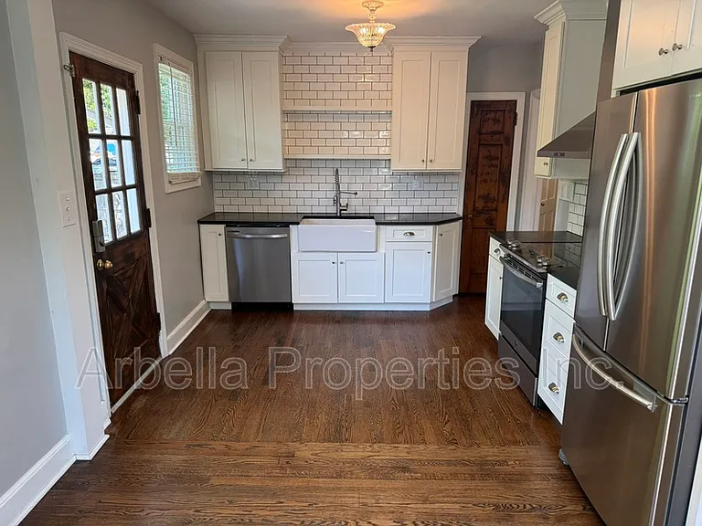 1437 Valley St — Photo 6