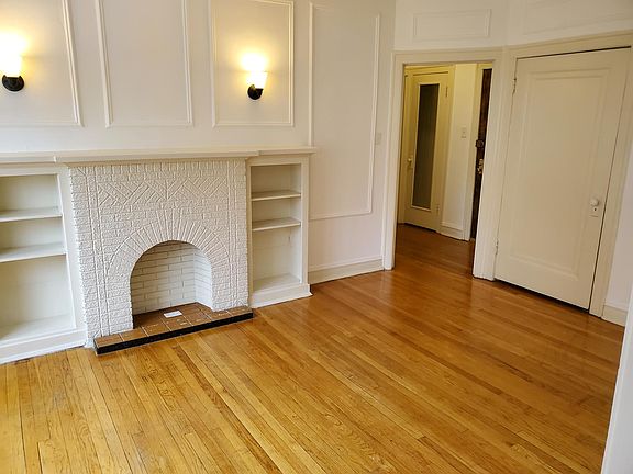 3rd image of 1034 W Rosemont Ave #3
