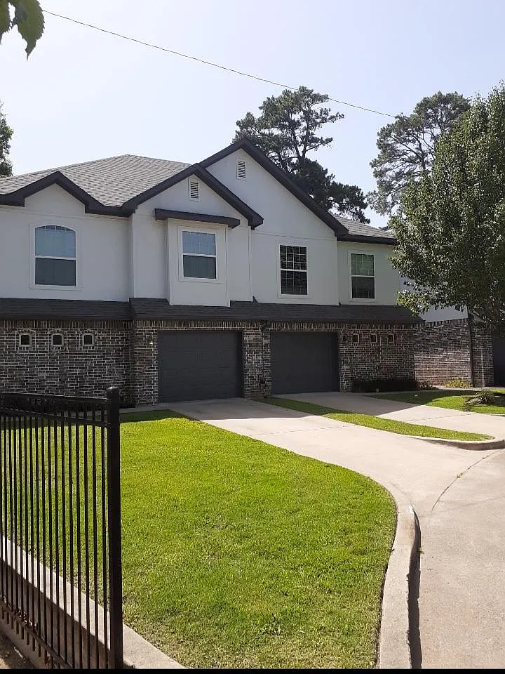 1000 S Williams Ave — Photo 1