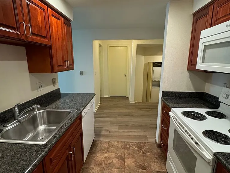 6th Ave Apartments — Photo 60