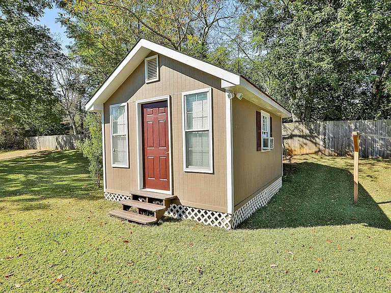 110 Hampton Woods Dr — Photo 16