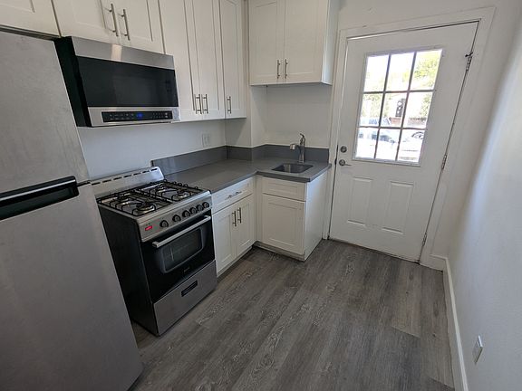 2nd image of 1848 S Sycamore Ave #2
