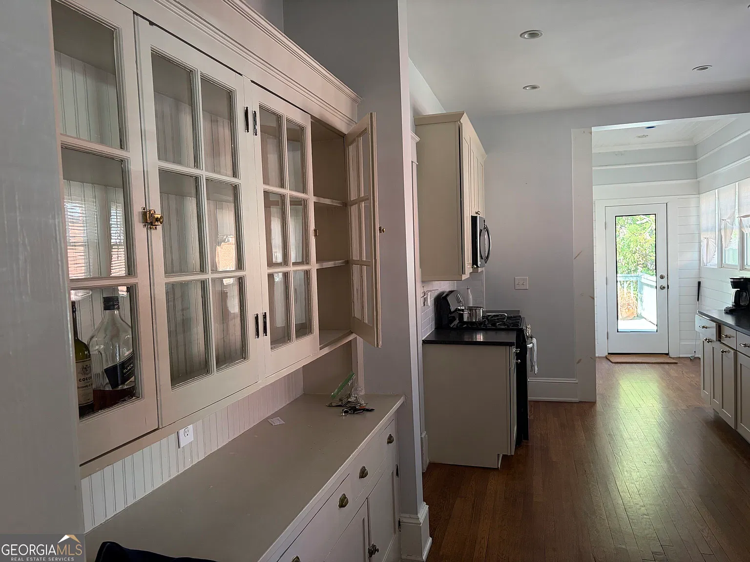 3 bed, 2.0 bath, 1800 sqft, $4,750 — Photo 3