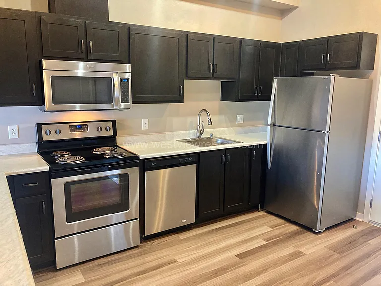 203 E Laurel St — Photo 96