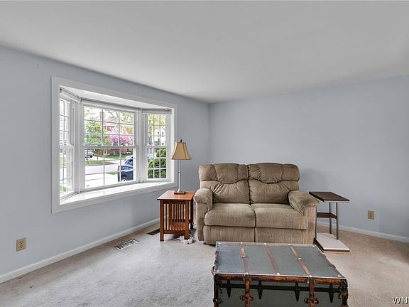 5th image of 62 Endicott Dr