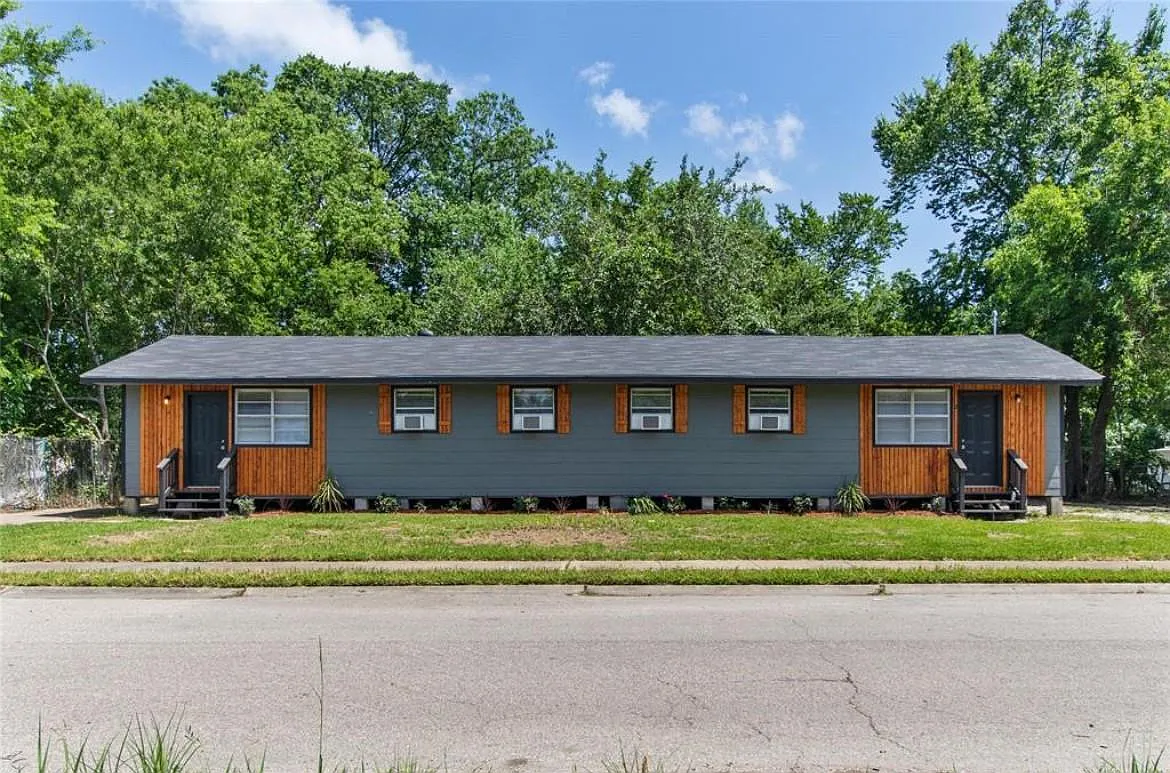 3 bed, 1.0 bath, 945 sqft, $1,200 — Photo 1