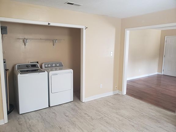 4th image of 485 Penny Ln