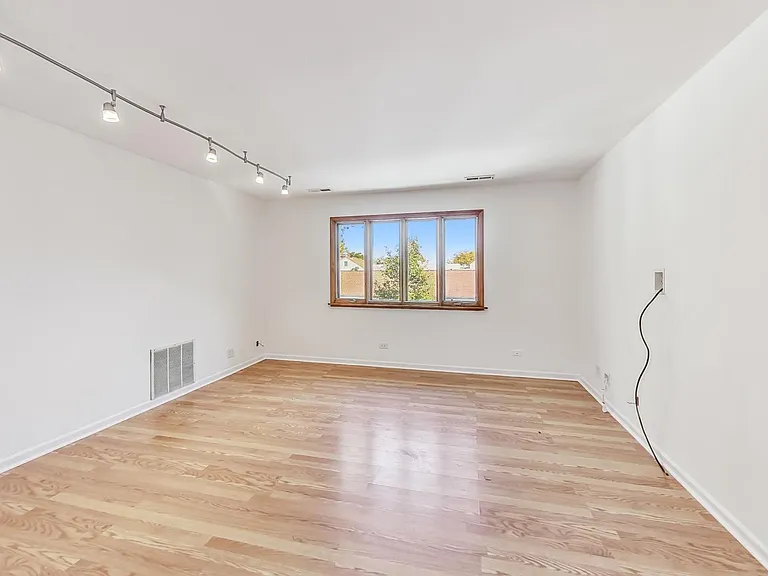 4234 N McVicker Ave #2 — Photo 5