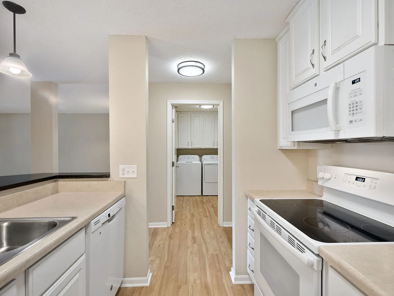 Heritage Park Apartments — Photo 3