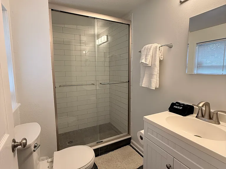 2045 Geneve St — Photo 13