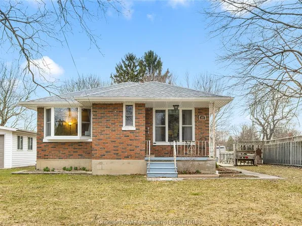 107 Sussex St, Chatham Kent, ON N7L 1M3