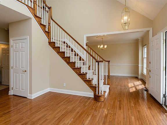 4th image of 12 Sparrow Ct