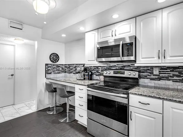 1000 Parkview Dr APT 715, Hallandale, FL 33009