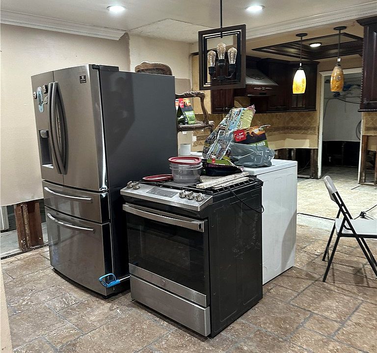 1st image of 13000 Lull St