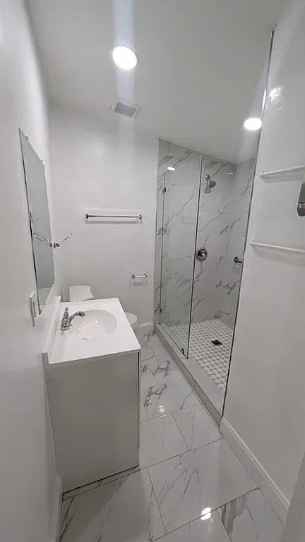 3 bed, 1.0 bath, 1208 sqft, $2,400 — Photo 4
