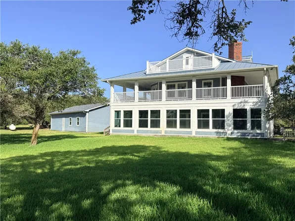1622 12th St, Rockport, TX 78382