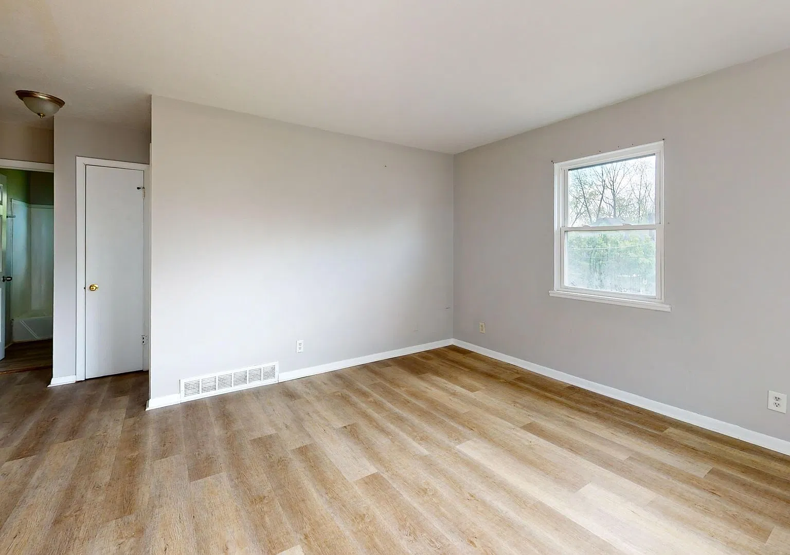 1694 Manchester Rd — Photo 3