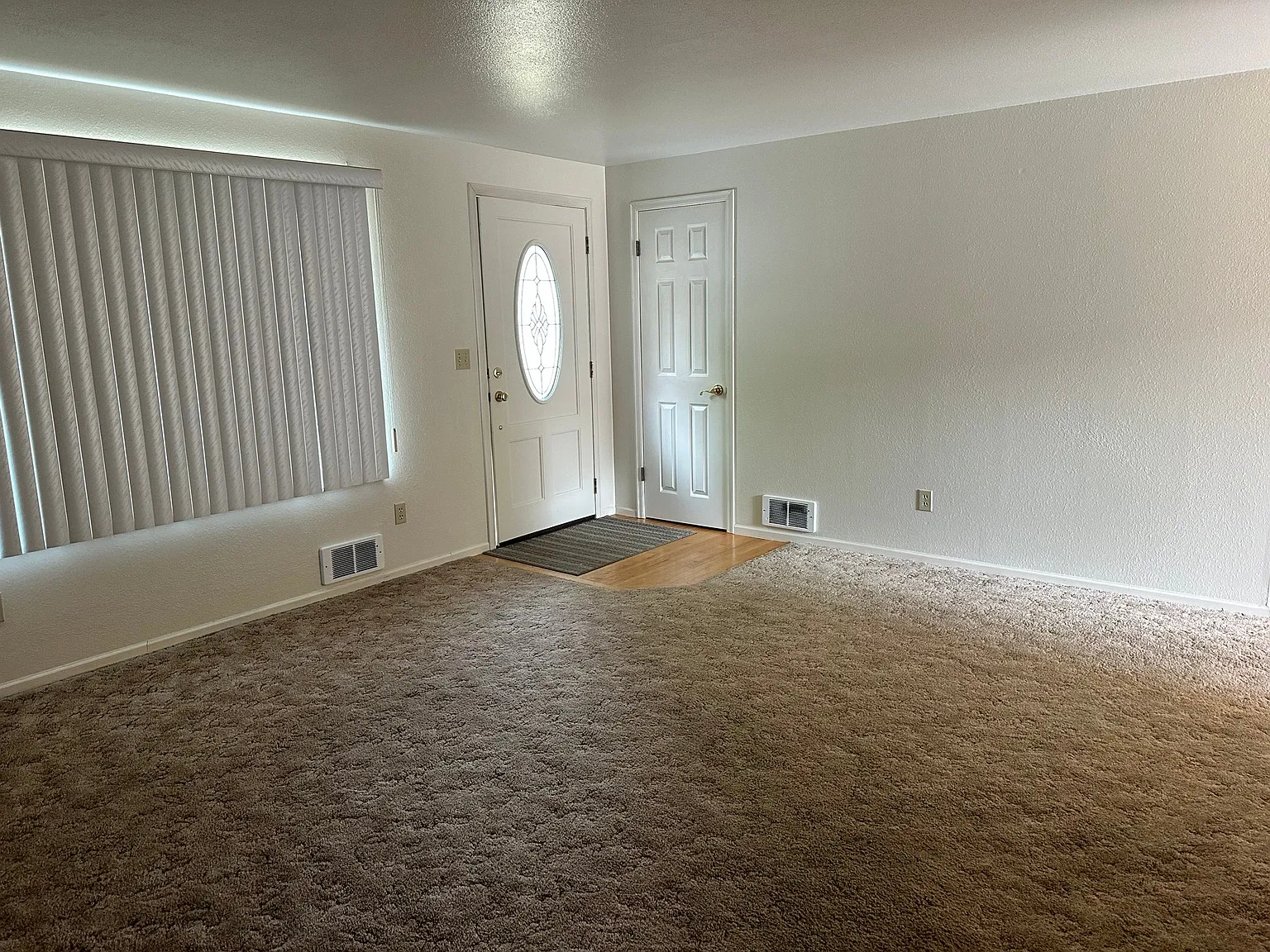 Charming 3-bedroom Rambler — Photo 3