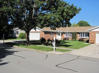 2302 Camelot Blvd, Sheboygan, WI 53081