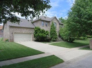 825 Meadowbrook Dr, Lexington, KY