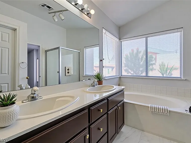 9712 Peacock Hill Cir — Photo 56