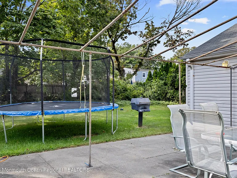988 Woodgate Ave — Photo 22