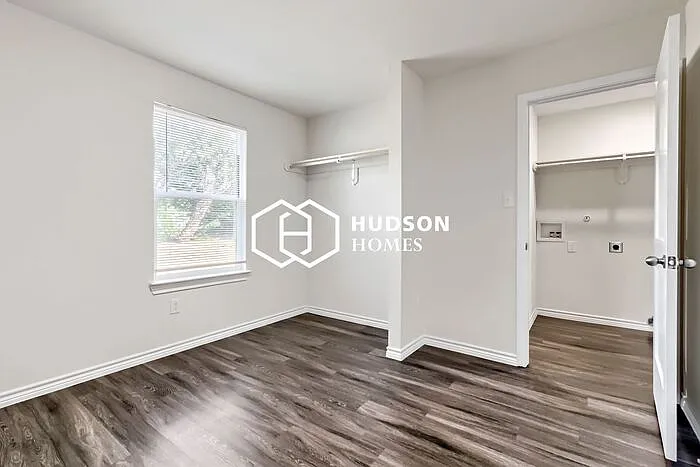 1368 Locust St — Photo 7
