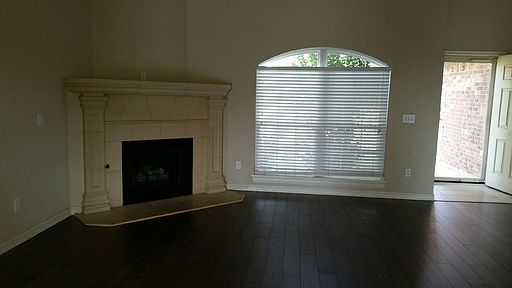 5th image of 1008 Greenfield Ave
