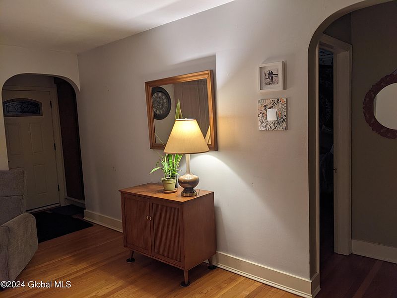 4th image of 1018 Vincent Avenue