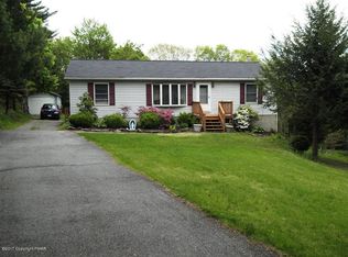 220 Kennetta Ln, Palmerton, PA 18071