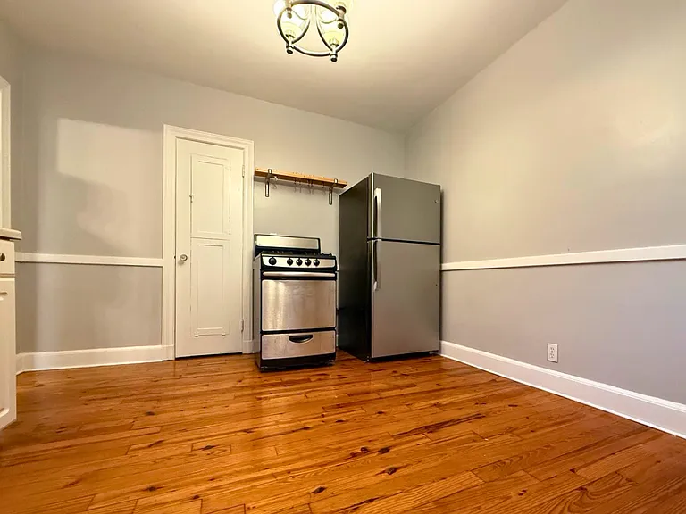 80 Strathmore Rd #1 — Photo 10