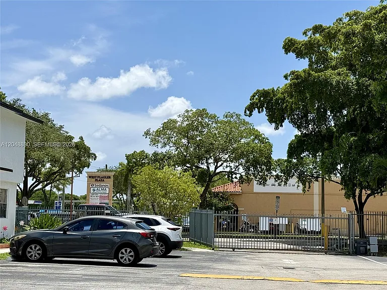 20 SW 108th Ave #F7 — Photo 3