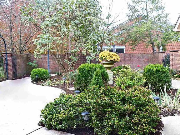 3rd image of 771 Grace Dr